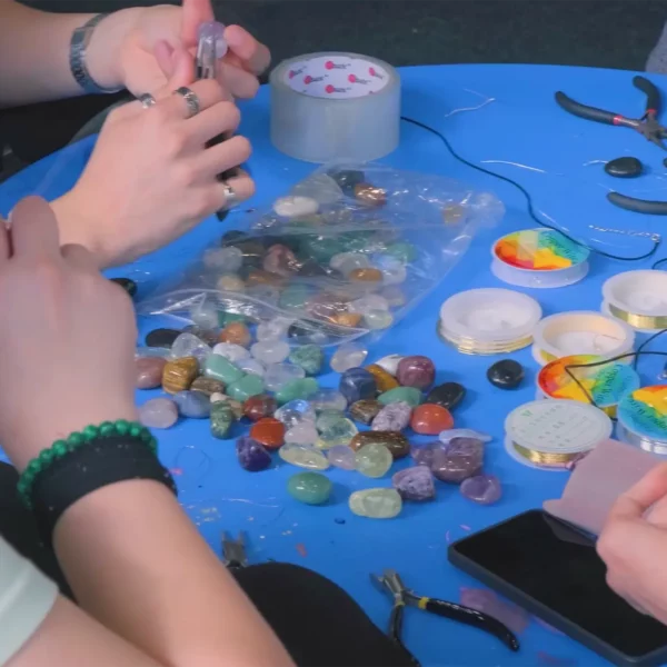 Family workshop: Get started with gemology!